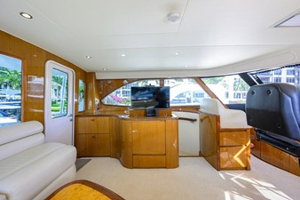 2010 VIKING Enclosed Flybridge - photo 25