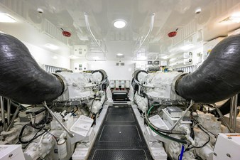 2010 VIKING Enclosed Flybridge - photo 32