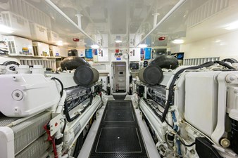 2010 VIKING Enclosed Flybridge - photo 33