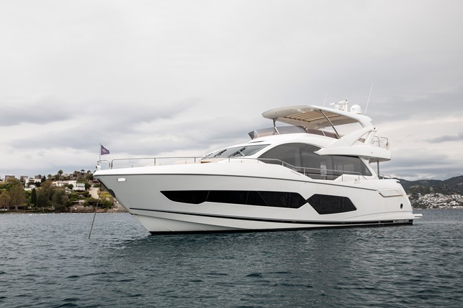 2021 SUNSEEKER 76 YACHT