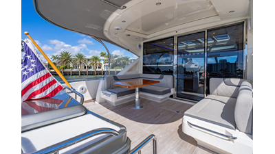 2022 RIVIERA 6000 Sport Yacht Platinum Edition - photo 10