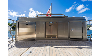 2022 RIVIERA 6000 Sport Yacht Platinum Edition - photo 16