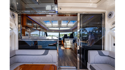 2022 RIVIERA 6000 Sport Yacht Platinum Edition - photo 18