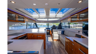 2022 RIVIERA 6000 Sport Yacht Platinum Edition - photo 19