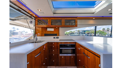 2022 RIVIERA 6000 Sport Yacht Platinum Edition - photo 20