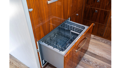 2022 RIVIERA 6000 Sport Yacht Platinum Edition - photo 24