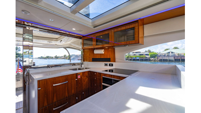 2022 RIVIERA 6000 Sport Yacht Platinum Edition - photo 25