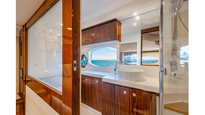2022 RIVIERA 6000 Sport Yacht Platinum Edition - photo 42
