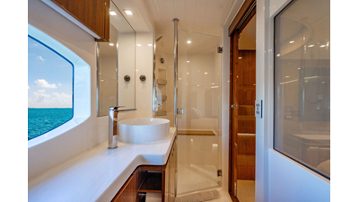 2022 RIVIERA 6000 Sport Yacht Platinum Edition - photo 44