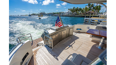 2022 RIVIERA 6000 Sport Yacht Platinum Edition - photo 11