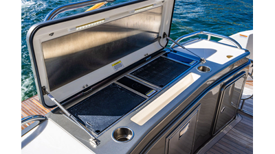 2022 RIVIERA 6000 Sport Yacht Platinum Edition - photo 17