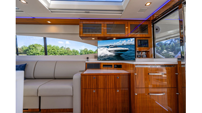 2022 RIVIERA 6000 Sport Yacht Platinum Edition - photo 22