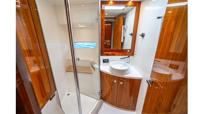 2022 RIVIERA 6000 Sport Yacht Platinum Edition - photo 46