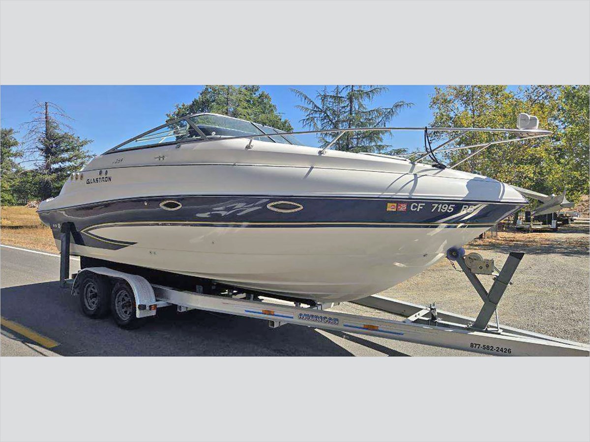 29' Chaparral 2009 290 Express - Photo