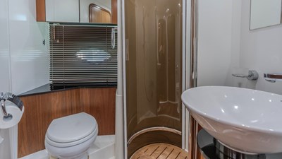 2009 SUNSEEKER Predator 52 - photo 16