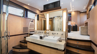 2006 ISA YACHTS 120 - photo 29
