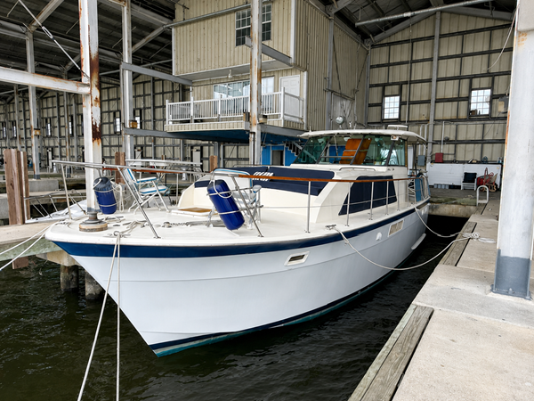 1975 HATTERAS 43 Double Cabin yacht for sale