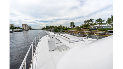 1998 HATTERAS 82 Convertible - photo 3