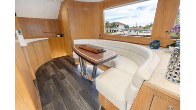 1998 HATTERAS 82 Convertible - photo 27