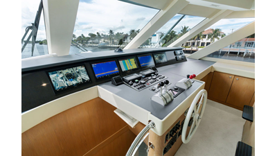 1998 HATTERAS 82 Convertible - photo 33