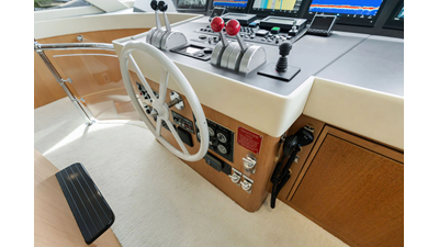 1998 HATTERAS 82 Convertible - photo 35