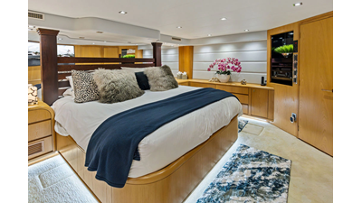 1998 HATTERAS 82 Convertible - photo 40