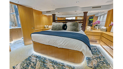 1998 HATTERAS 82 Convertible - photo 41