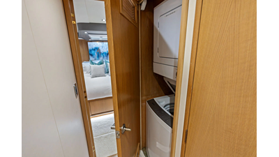 1998 HATTERAS 82 Convertible - photo 44