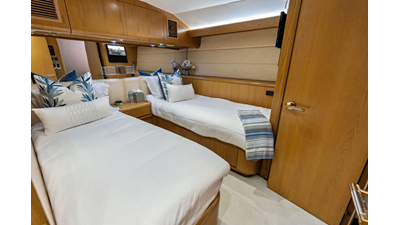 1998 HATTERAS 82 Convertible - photo 49