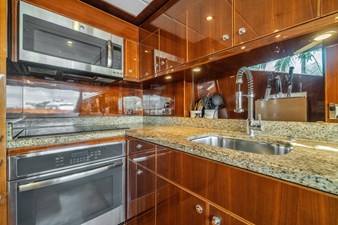 2015 HARGRAVE CUSTOM YACHTS Flybridge Motor Yacht - photo 11