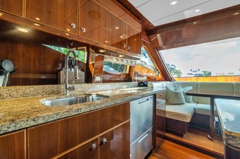 2015 HARGRAVE CUSTOM YACHTS Flybridge Motor Yacht - photo 12