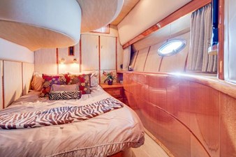 2001 PRIMA Flybridge Sedan - photo 8