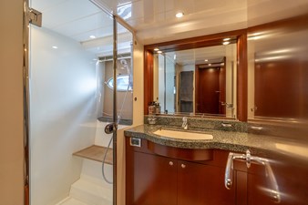 2006 PRINCESS YACHTS V70 - photo 42