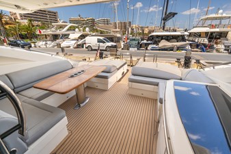 2006 PRINCESS YACHTS V70 - photo 25