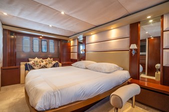 2006 PRINCESS YACHTS V70 - photo 40