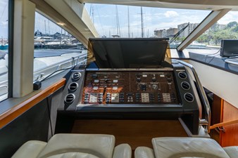 2006 PRINCESS YACHTS V70 - photo 30