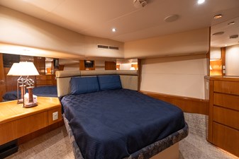 2001 HATTERAS 55 Convertible - photo 8