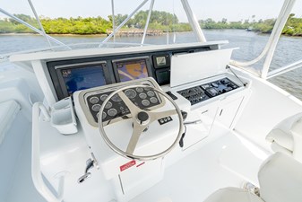 2001 HATTERAS 55 Convertible - photo 18