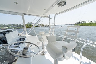 2001 HATTERAS 55 Convertible - photo 19