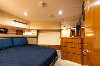 2001 HATTERAS 55 Convertible - photo 30