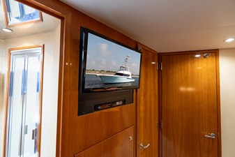 2001 HATTERAS 55 Convertible - photo 32
