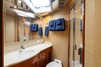 2001 HATTERAS 55 Convertible - photo 33