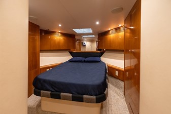 2001 HATTERAS 55 Convertible - photo 36