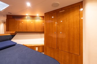 2001 HATTERAS 55 Convertible - photo 37