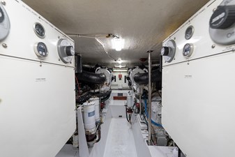 2001 HATTERAS 55 Convertible - photo 42