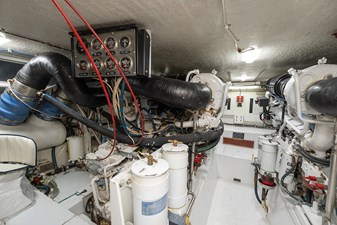2001 HATTERAS 55 Convertible - photo 43