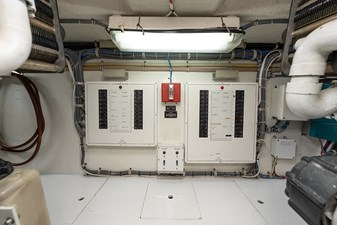 2001 HATTERAS 55 Convertible - photo 46