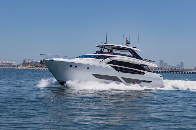 2025 FERRETTI YACHTS 860