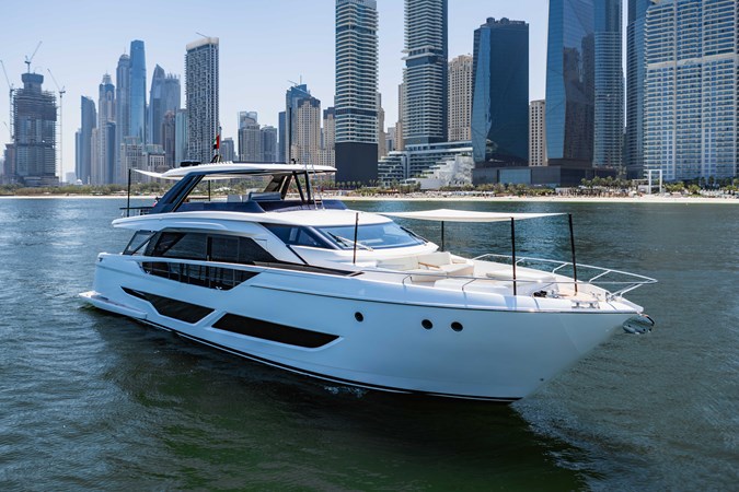 2025 FERRETTI YACHTS 860