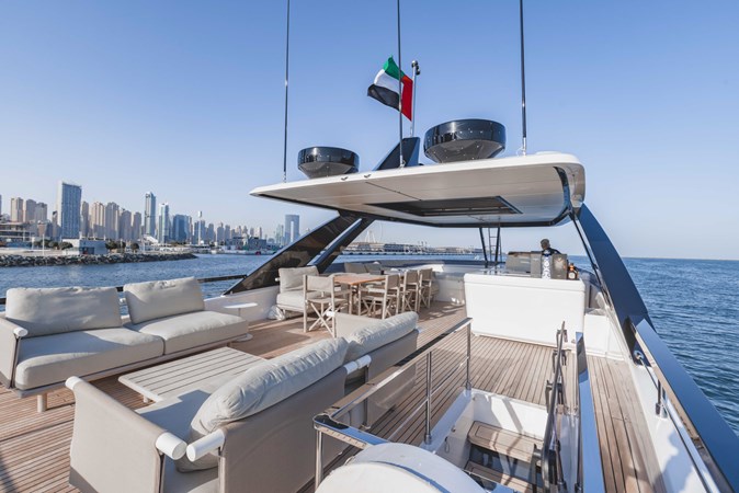 2025 FERRETTI YACHTS 860